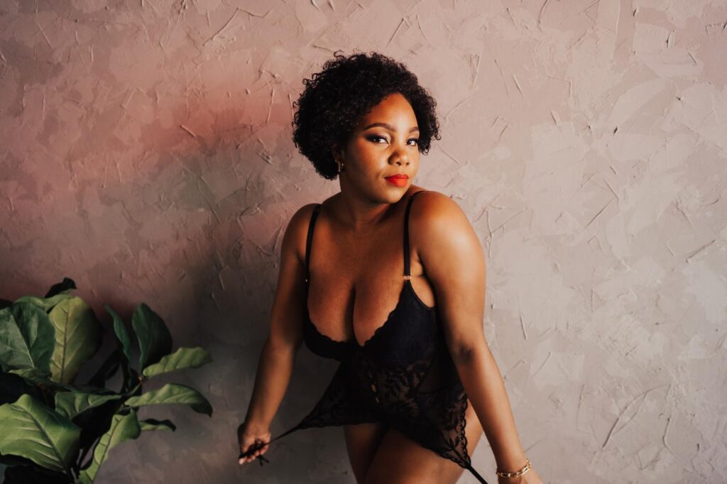 Boudoir Photo Poses for Black Women