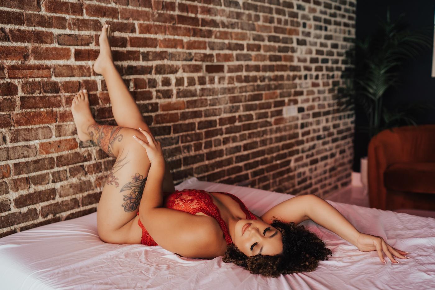 Boudoir Poses for all body types | boudoir on a Bed